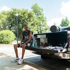 Kaptain Billを聴いたり、ミュージックビデオを鑑賞したり、経歴やツアー日程などを確認したりしましょう！