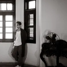Dengarkan Jahaan Shah, tonton video musik, baca bio, lihat tanggal tur & lainnya!