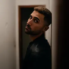 Cave 110 dinle, müzik videolarını izle, biyografisini oku, tur tarihlerini ve daha fazlasını gör!