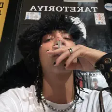 聆聽 ShowyRENZO、觀看音樂影片、閱讀小傳、查看巡演日期等！