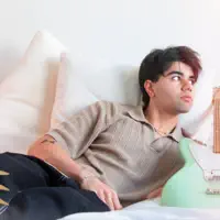 Hör dir undefined an, schau dir Musikvideos an, lies die Biografie, finde Tourdaten und mehr!