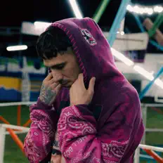 Posłuchaj wykonawcy POYØ, obejrzyj teledyski, przeczytaj biografię, zobacz daty tras koncertowych i nie tylko!