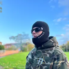 Hör dir J4 an, schau dir Musikvideos an, lies die Biografie, finde Tourdaten und mehr!