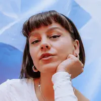 Poslechněte si interpreta undefined, sledujte hudební videa, přečtěte si životopis, podívejte se na data turné a další informace.