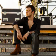 聆聽 Ren Shelter、觀看音樂影片、閱讀小傳、查看巡演日期等！