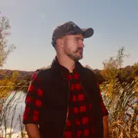 Écoutez undefined, regardez des vidéoclips, lisez la biographie, consultez les dates de tournée et plus encore !