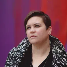 Ascolta Hannah Burgé, guarda video musicali, leggi la biografia, vedi le date del tour & altro!
