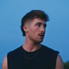 收听 Charlie Couvillion、观看音乐视频、阅读小传、查看巡演日期等 ！