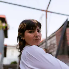 Hör dir MOMO an, schau dir Musikvideos an, lies die Biografie, finde Tourdaten und mehr!