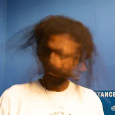 Ouve KERR, vê vídeos de música, lê a biografia, vê as datas da digressão e muito mais!