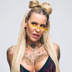 Poslechněte si interpreta Desiree Hansen, sledujte hudební videa, přečtěte si životopis, podívejte se na data turné a další informace.