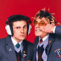 Hör dir undefined an, schau dir Musikvideos an, lies die Biografie, finde Tourdaten und mehr!