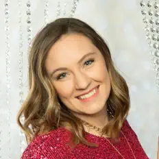 Kamriana Thomson dinle, müzik videolarını izle, biyografisini oku, tur tarihlerini ve daha fazlasını gör!