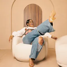 Dengarkan Keira, tonton video musik, baca bio, lihat tanggal tur & lainnya!