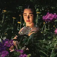 undefined: песни, клипы, биография, даты выступлений и многое другое.