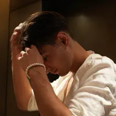 Dengarkan Eren Senbay, tonton video musik, baca bio, lihat tanggal tur & lainnya!