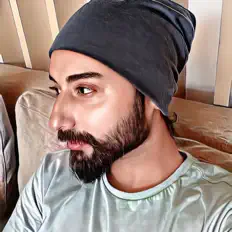 Navy Singh सुनें, म्यूज़िक वीडियो देखें, बायो पढ़ें, दौरे की तारीखें और बहुत कुछ देखें!