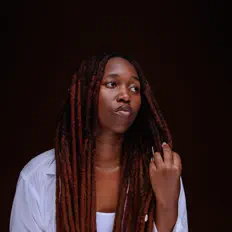 聆聽 Hashlyn、觀看音樂影片、閱讀小傳、查看巡演日期等！