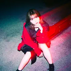 Poslechněte si interpreta ReaL, sledujte hudební videa, přečtěte si životopis, podívejte se na data turné a další informace.