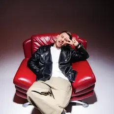收听 CRISPY、观看音乐视频、阅读小传、查看巡演日期等 ！