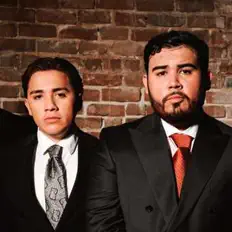 Hör dir Hermanos Espinoza an, schau dir Musikvideos an, lies die Biografie, finde Tourdaten und mehr!