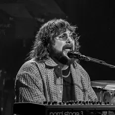 聆聽 Blake Braley、觀看音樂影片、閱讀小傳、查看巡演日期等！