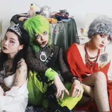 聆聽 Tokyo psychopath、觀看音樂影片、閱讀小傳、查看巡演日期等！