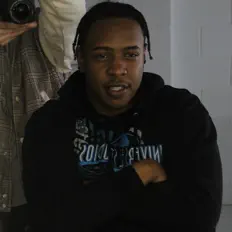 Hör dir Thr33jay an, schau dir Musikvideos an, lies die Biografie, finde Tourdaten und mehr!