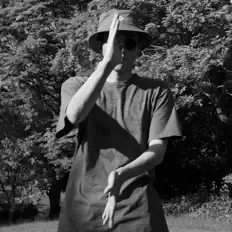 Escucha a 手刀 a.k.a. Taroimo, mira videos musicales, lee su biografía, consulta las fechas de las gira y más.
