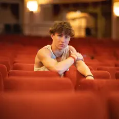 收听 Walker Campbell、观看音乐视频、阅读小传、查看巡演日期等 ！