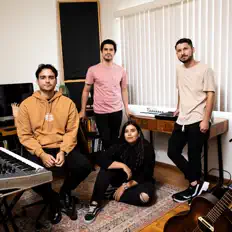 Hör dir theoria an, schau dir Musikvideos an, lies die Biografie, finde Tourdaten und mehr!