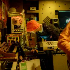 Ascolta P.LÚ, guarda video musicali, leggi la biografia, vedi le date del tour & altro!