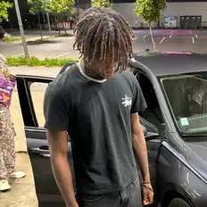 Luister naar Naheezy, bekijk muziekvideo's, lees de bio, bekijk de tourdata, en meer!