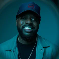 聆聽 Double A Hit Music、觀看音樂影片、閱讀小傳、查看巡演日期等！