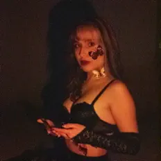 Evelina을(를) 듣고, 뮤직 비디오를 보고, 약력을 읽고, 투어 일정 등을 확인하세요!