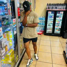 DeRamus을(를) 듣고, 뮤직 비디오를 보고, 약력을 읽고, 투어 일정 등을 확인하세요!