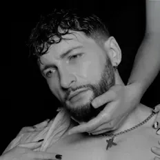 聆聽 NAPEREXRESTI、觀看音樂影片、閱讀小傳、查看巡演日期等！