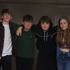 Ouve Alys a'r Tri Gwr Noeth, vê vídeos de música, lê a biografia, vê as datas da digressão e muito mais!