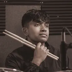 Écoutez .akshay, regardez des vidéoclips, lisez la biographie, consultez les dates de tournée et plus encore !
