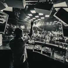 Ascolta Flo.Von, guarda video musicali, leggi la biografia, vedi le date del tour & altro!