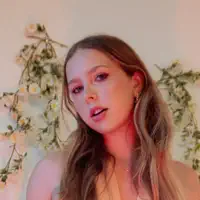 Ouça undefined, assista a videoclipes, leia a biografia, veja as datas das turnês e mais!