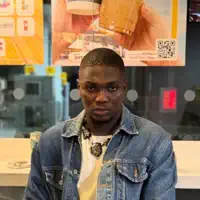 聆聽 undefined、觀看音樂影片、閱讀小傳、查看巡演日期等！