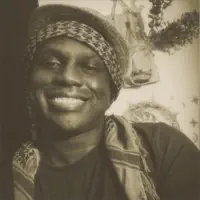 聆聽 undefined、觀看音樂影片、閱讀小傳、查看巡演日期等！