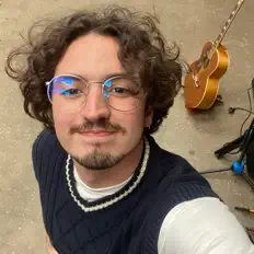 Ouça Yago Fernández, assista a videoclipes, leia a biografia, veja as datas das turnês e mais!