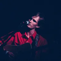 Poslechněte si interpreta undefined, sledujte hudební videa, přečtěte si životopis, podívejte se na data turné a další informace.