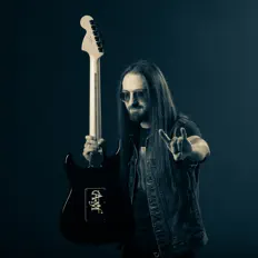 Dengarkan MOISE, tonton video musik, baca bio, lihat tanggal tur & lainnya!