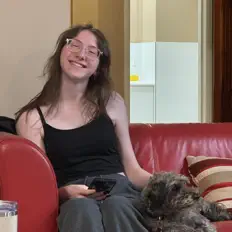 收听 LuckyClover、观看音乐视频、阅读小传、查看巡演日期等 ！