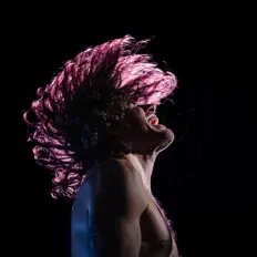 Hör dir Nicholas Shaw an, schau dir Musikvideos an, lies die Biografie, finde Tourdaten und mehr!