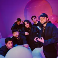 undefined을(를) 듣고, 뮤직 비디오를 보고, 약력을 읽고, 투어 일정 등을 확인하세요!