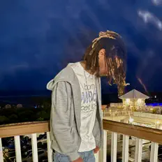 jayy! dinle, müzik videolarını izle, biyografisini oku, tur tarihlerini ve daha fazlasını gör!